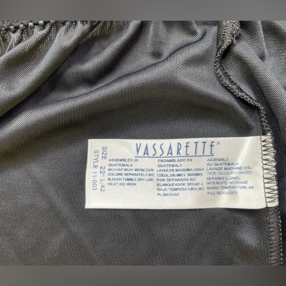 Vassarette Black Half Slip Double Side Slits Size Large - Picture 2 of 7